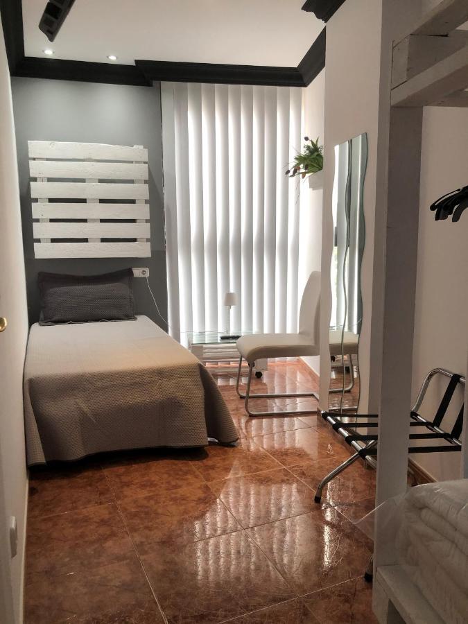 Apartamentos Los Angeles Alcañiz Екстериор снимка