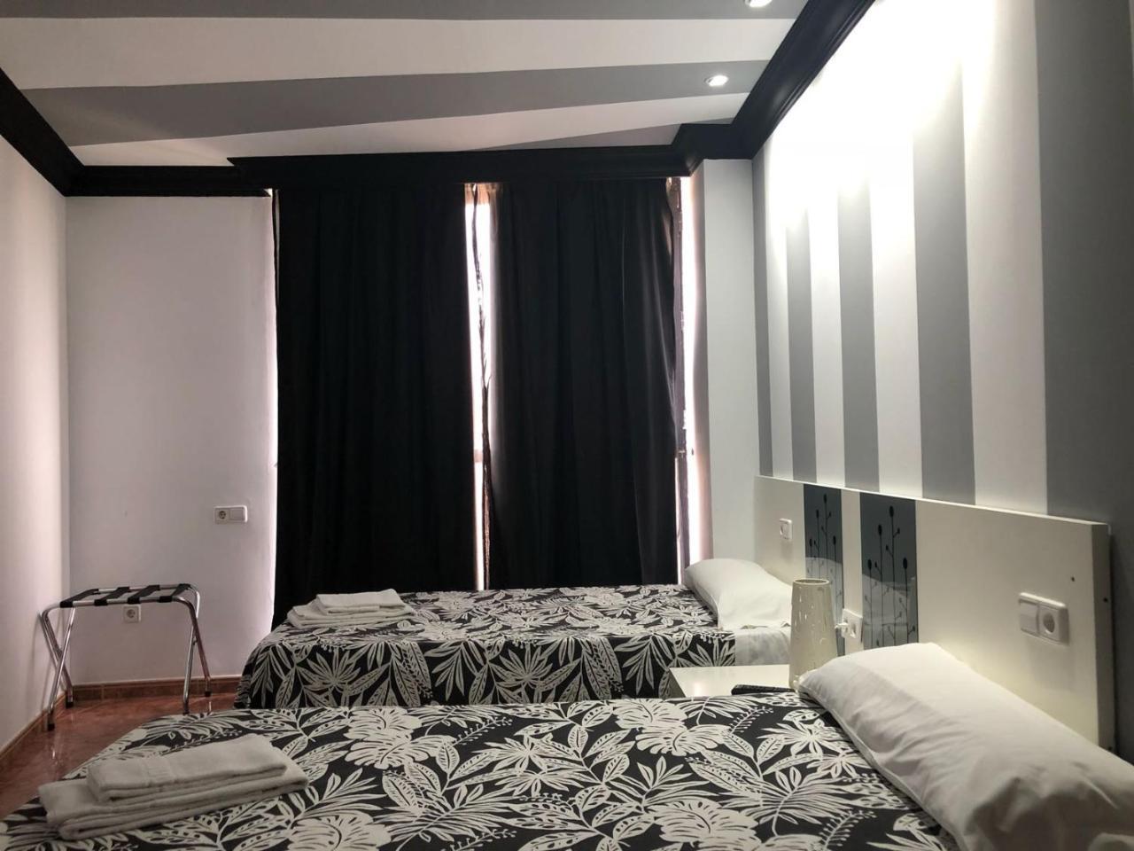 Apartamentos Los Angeles Alcañiz Екстериор снимка