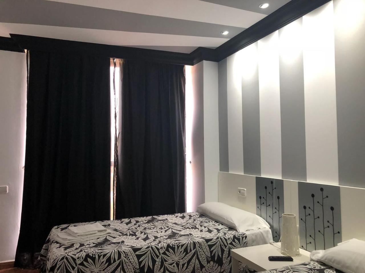 Apartamentos Los Angeles Alcañiz Екстериор снимка